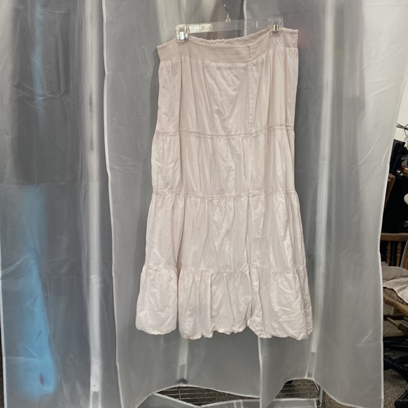 Layered skirt w/ lace detail - Picture 2 of 3